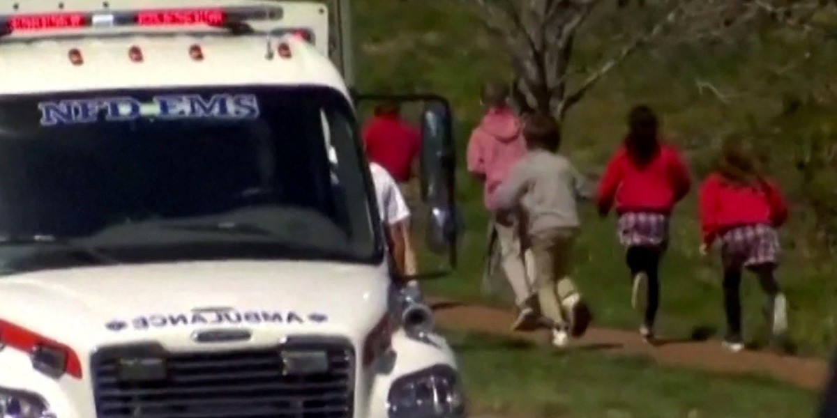 Mata Policía a tirador que irrumpió en colegio de Estados Unidos