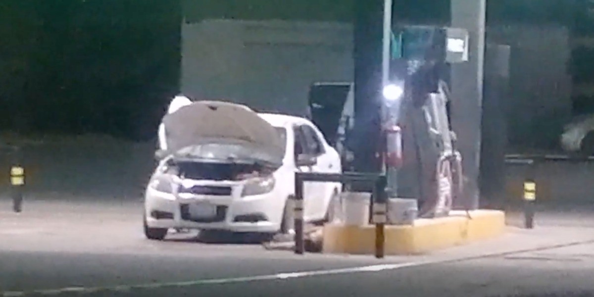 Matan a tres hombres en gasolinera