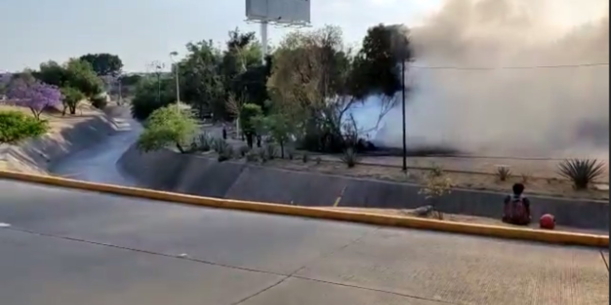 Incendio arrasa con vivienda de la colonia Peñitas en León