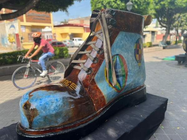 Disfrutan leoneses de la Expo CalzArte en la ciudad