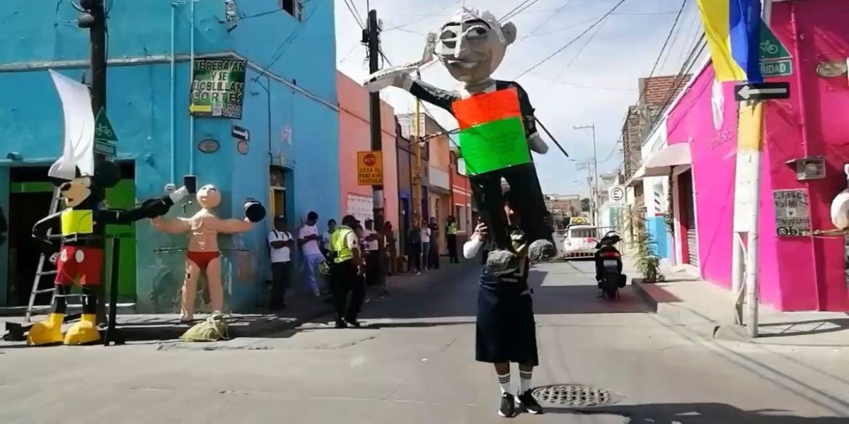 'Arde' todavía la tradición de la Quema de Judas en León 