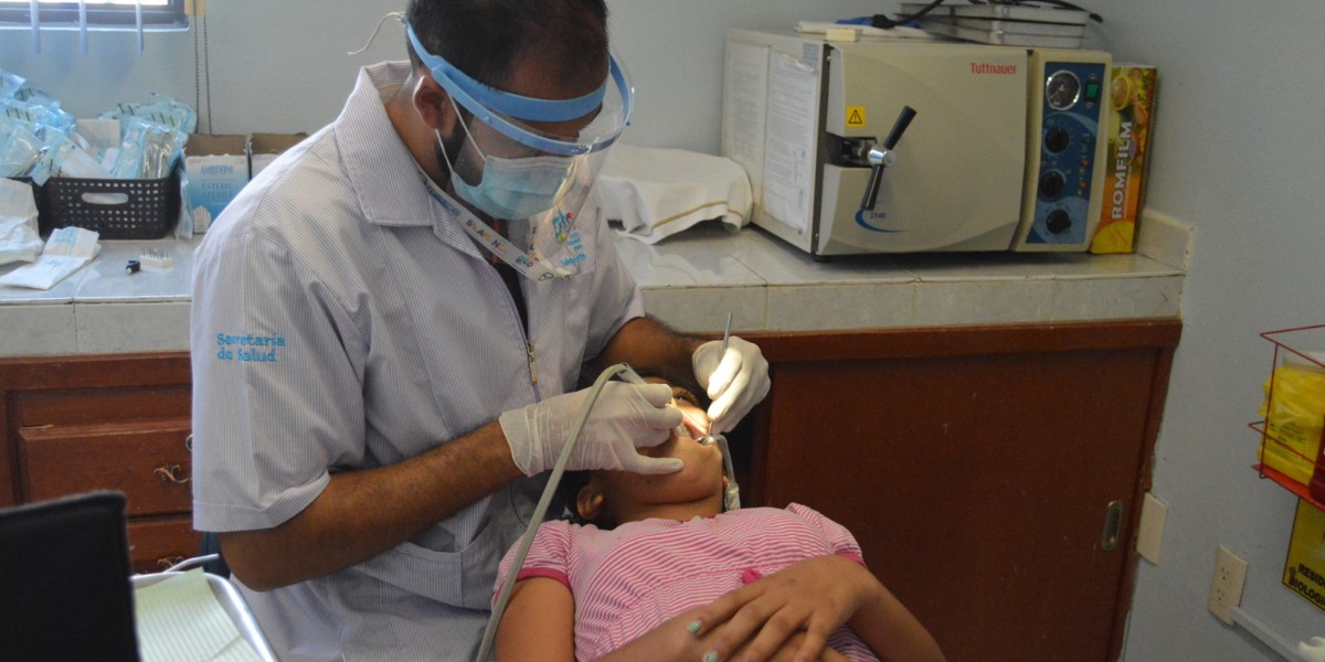 Buscan instalar consultorios dentales en zonas específicas de León