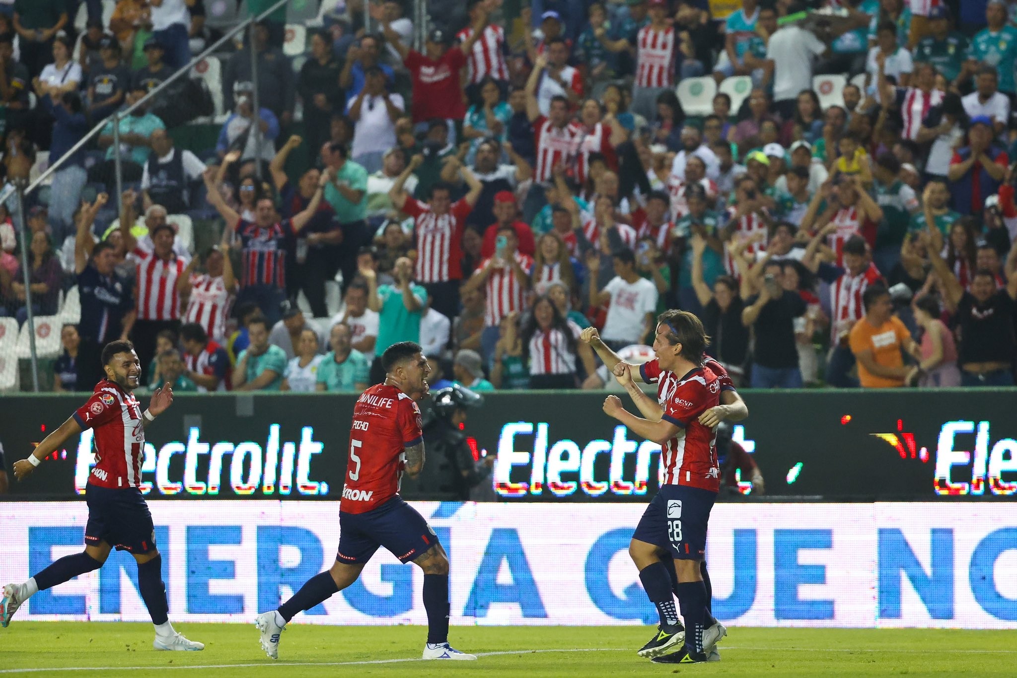 Cae León ante Chivas