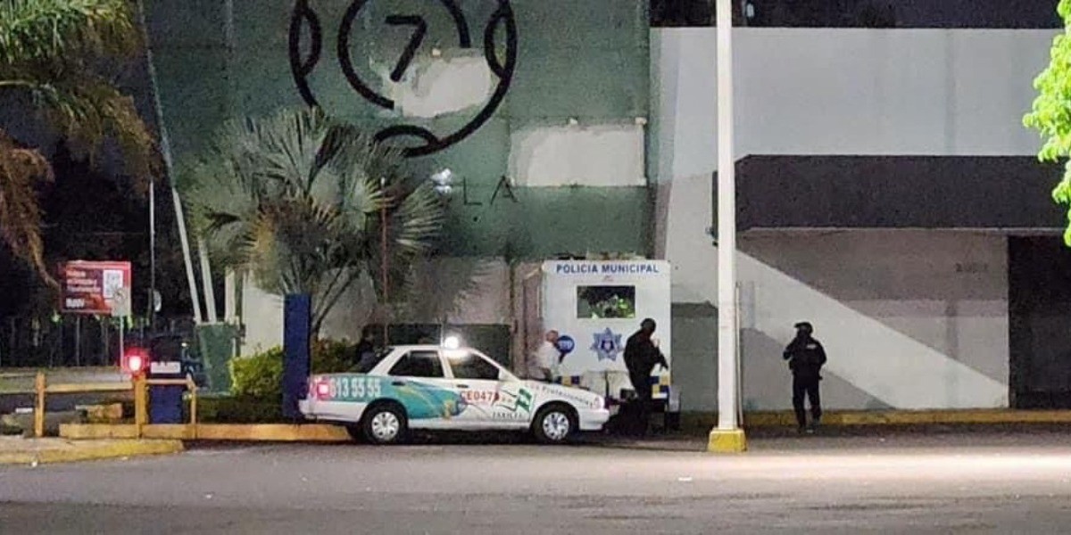 Matan a policía femenil en ataque a caseta en Celaya
