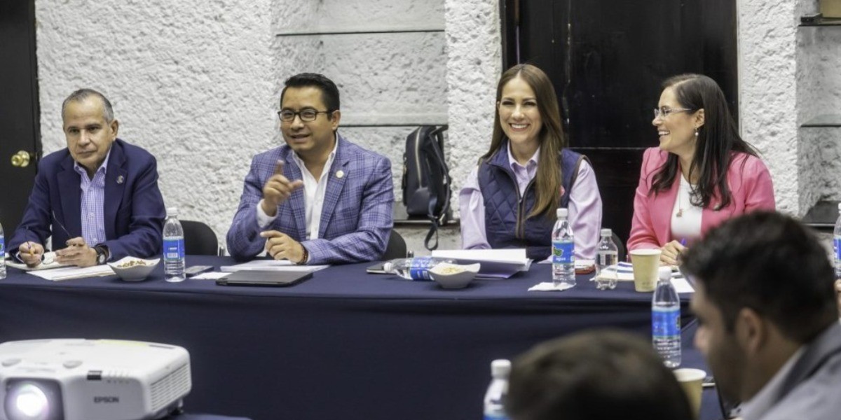 Se reúnen alcaldes con titular de la Sedeshu para dar seguimiento a obras y acciones