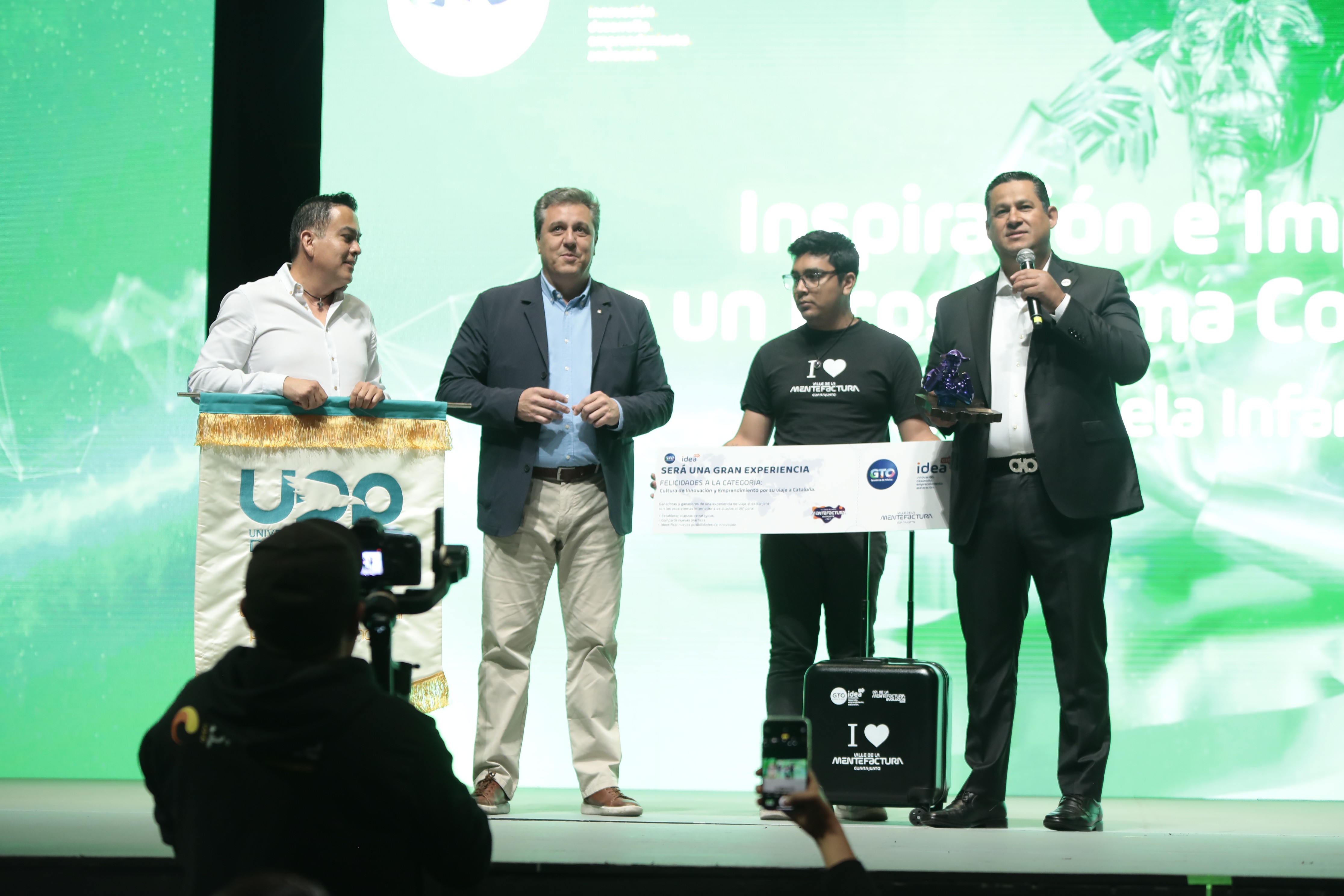 Entrega Gobierno de Guanajuato premios a líderes en mentefactura