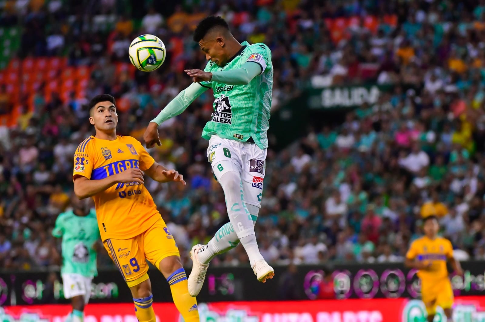 León se impuso con autoridad a Tigres