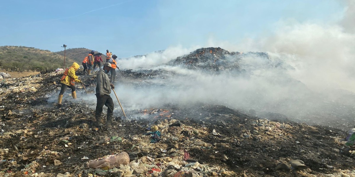 Extiende Guanajuato capital alerta ambiental por incendio en relleno sanitario