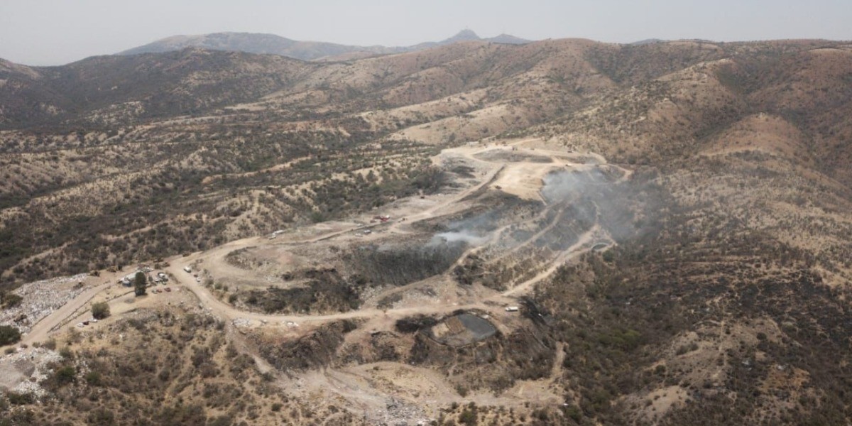 Controlan al 90 % el incendio en basurero de Guanajuato capital