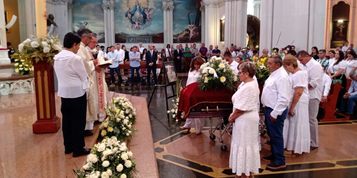 Despiden a 'La Tota' Carbajal con misa en el Templo Expiatorio