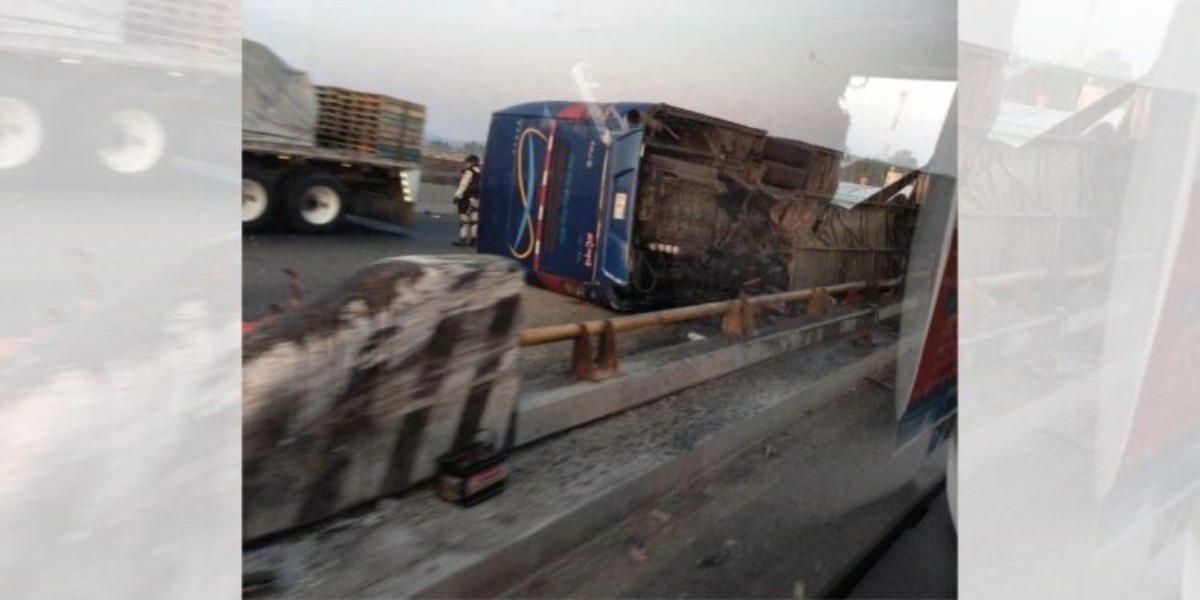 Busca Municipio de León a familiares de estudiantes accidentados en la carretera Celaya