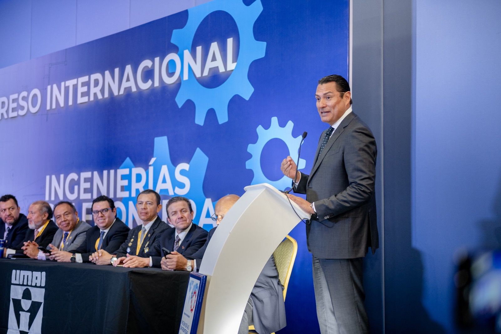 Resalta Mauricio Trejo crecimiento de San Miguel de Allende ante ingenieros en León