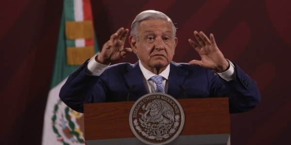 Pide AMLO hacer públicos bienes de ministros