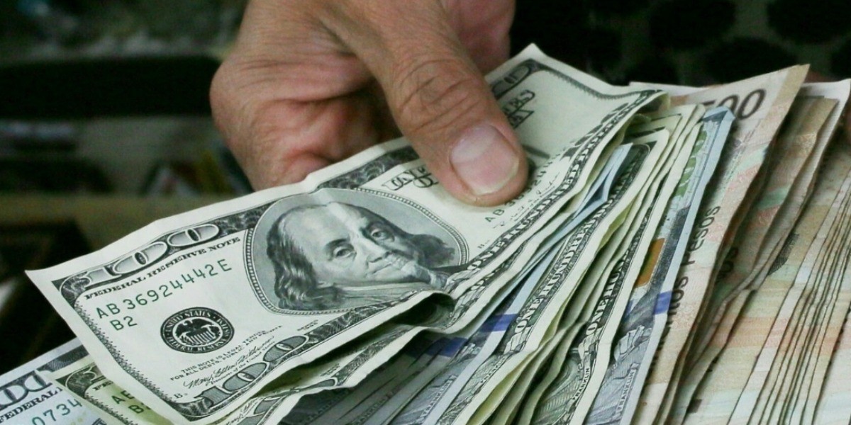 Paisanos mandan 18 % de su ingreso como remesas