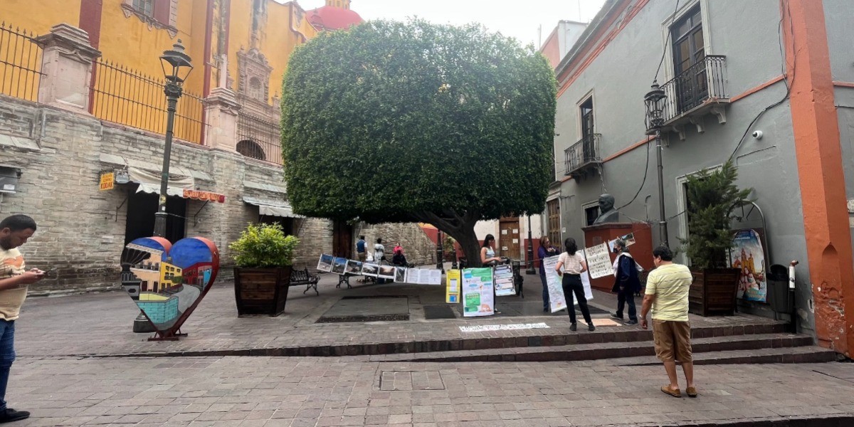 Inician plantón en la capital por incendio del relleno sanitario