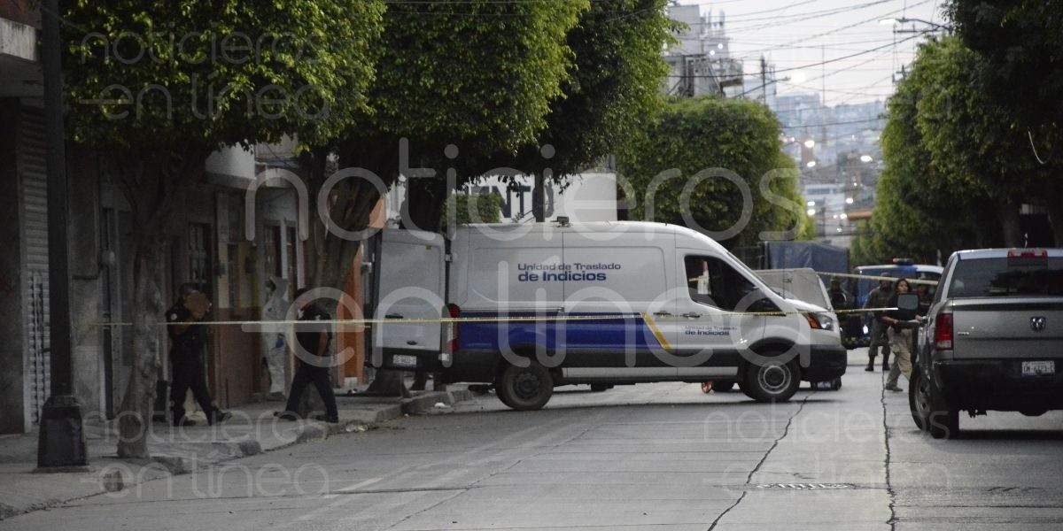 Balean a dos hombres cerca del Arco de la Calzada, uno muere en su casa 