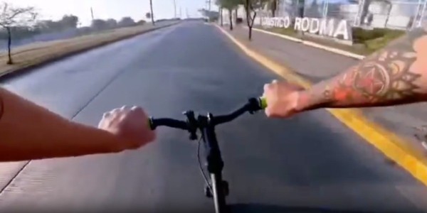 (VIDEO) Graba ciclista intento de asalto a mano armada sobre Timoteo Lozano