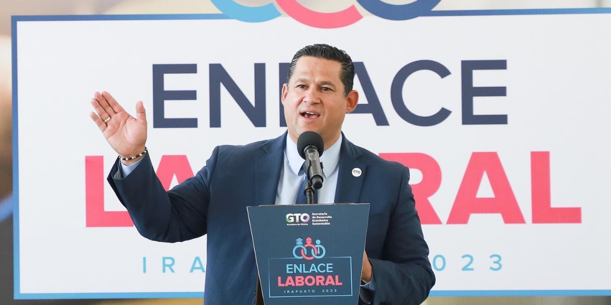 Sinhue rechaza que tarjeta Mujeres Grandeza sea como los programas de AMLO