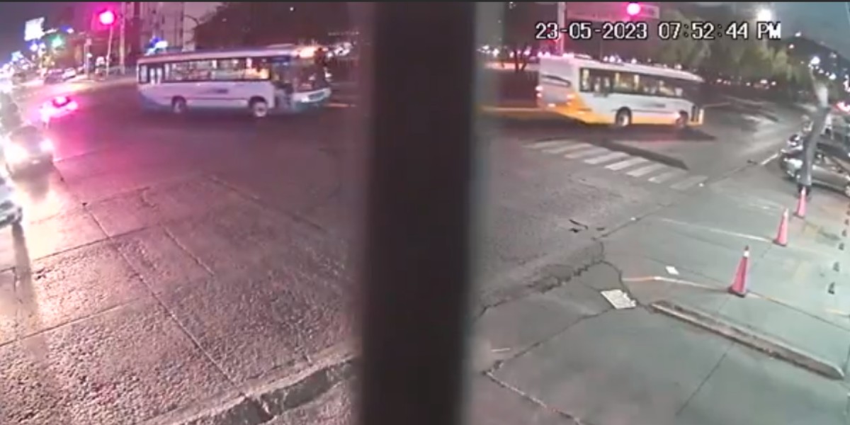 (VIDEO) Captan a 3 camiones del SIT León circulando en sentido contrario