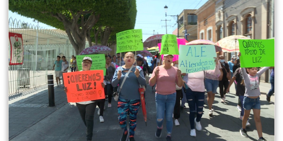 Se manifiestan para exigir servicio de CFE y regularización en Ampliación Maravillas