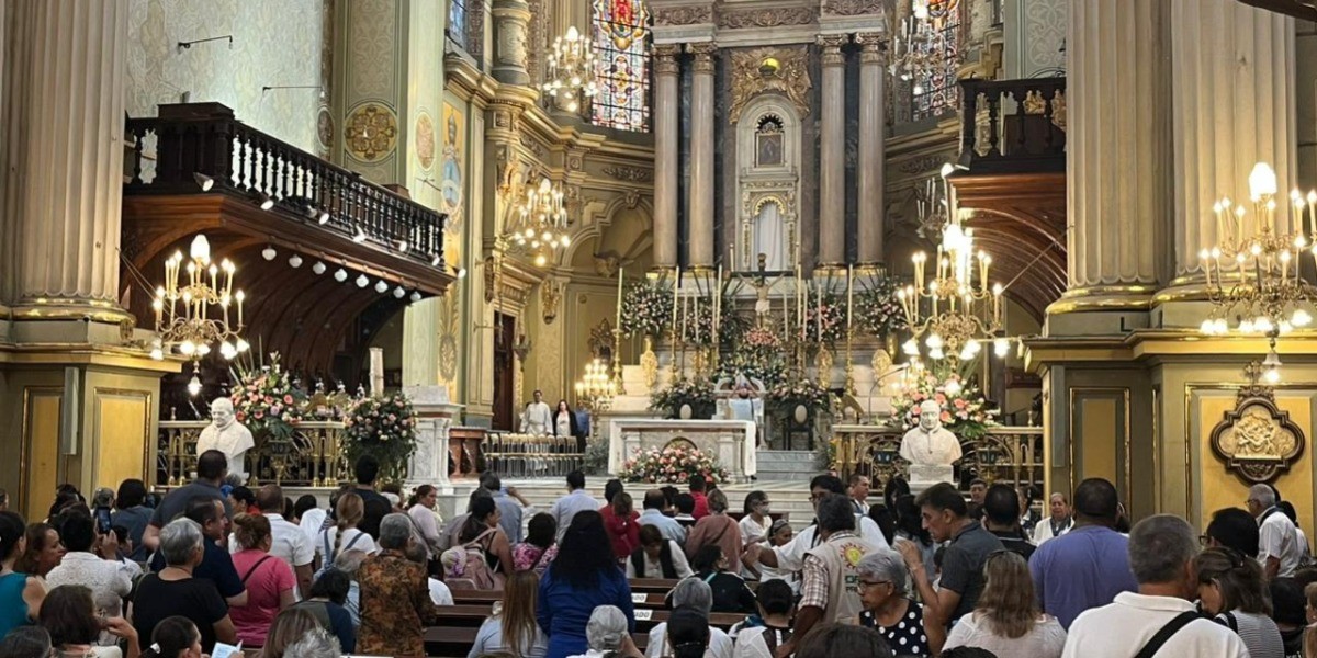 Celebran leoneses a su patrona la Virgen de la Luz 