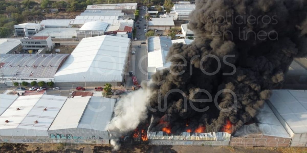 Gran incendio de bodegas en León provoca pánico y cuantiosos daños materiales
