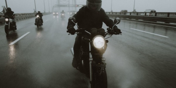 Denuncian mujeres ser perseguidas por encapuchados en León