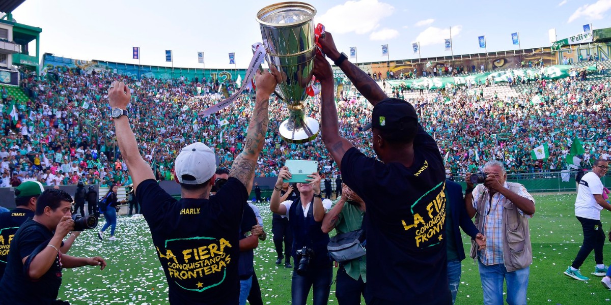 Club León festejó el título de Concachampions con su gente