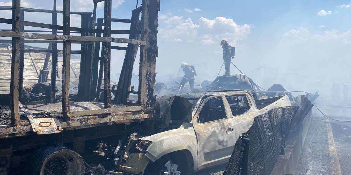 Carambola de 16 autos deja 14 lesionados y 1 muerto en Tepatitlán