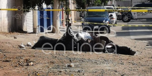 Encuentran cadáver emplayado cerca del ISSSTE en León
