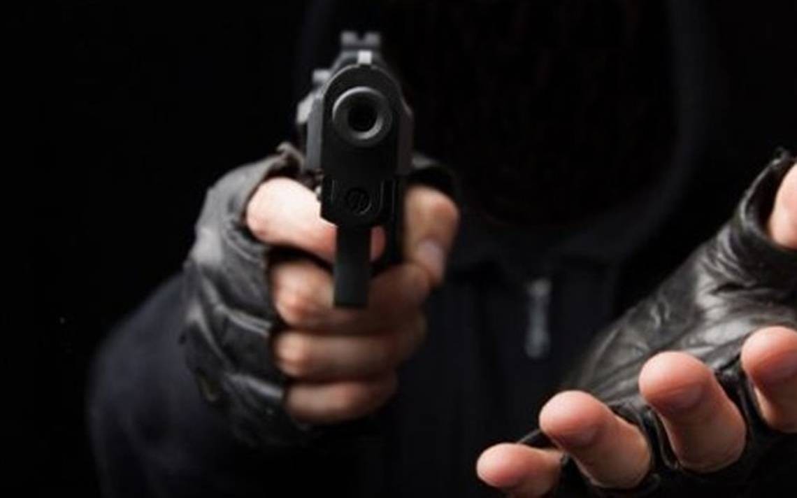 Asaltan a cuentahabiente en Centro Max y los detiene la Policía de León