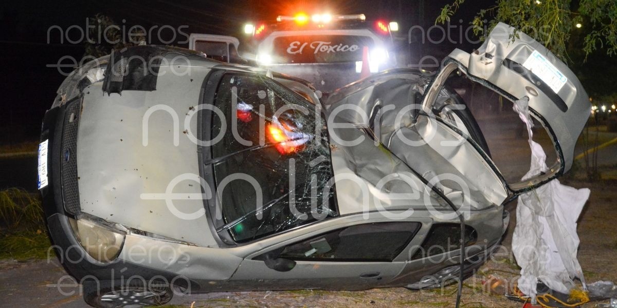 Vuelca Ford Ka por Pedregal del Carmen