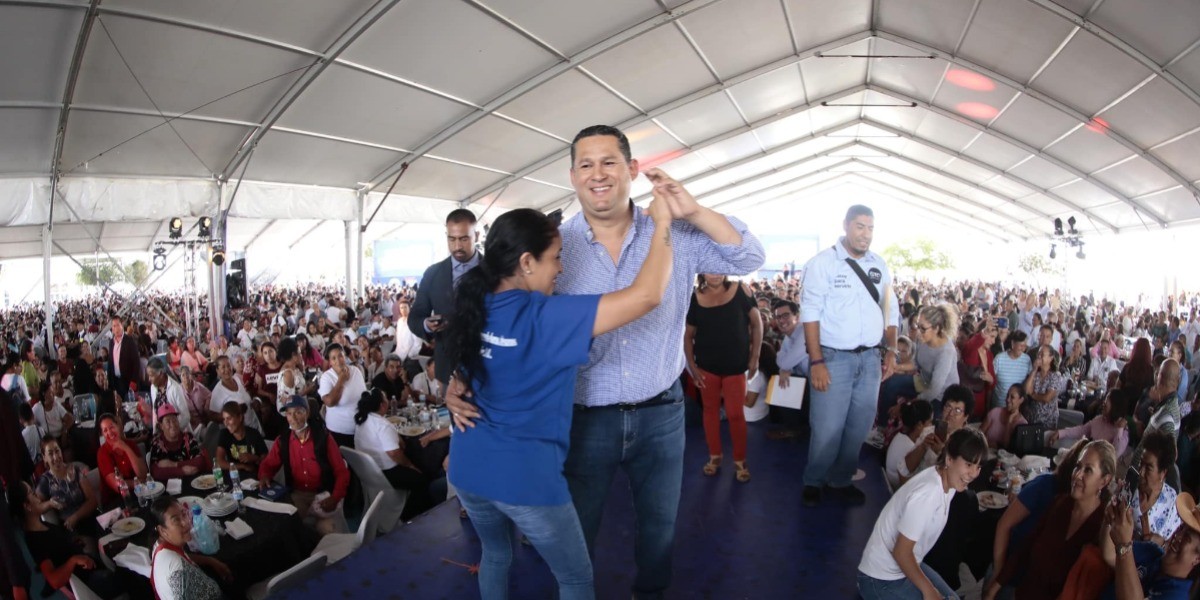 Pide Diego Sinhue a los comerciantes que apapachen a Libia