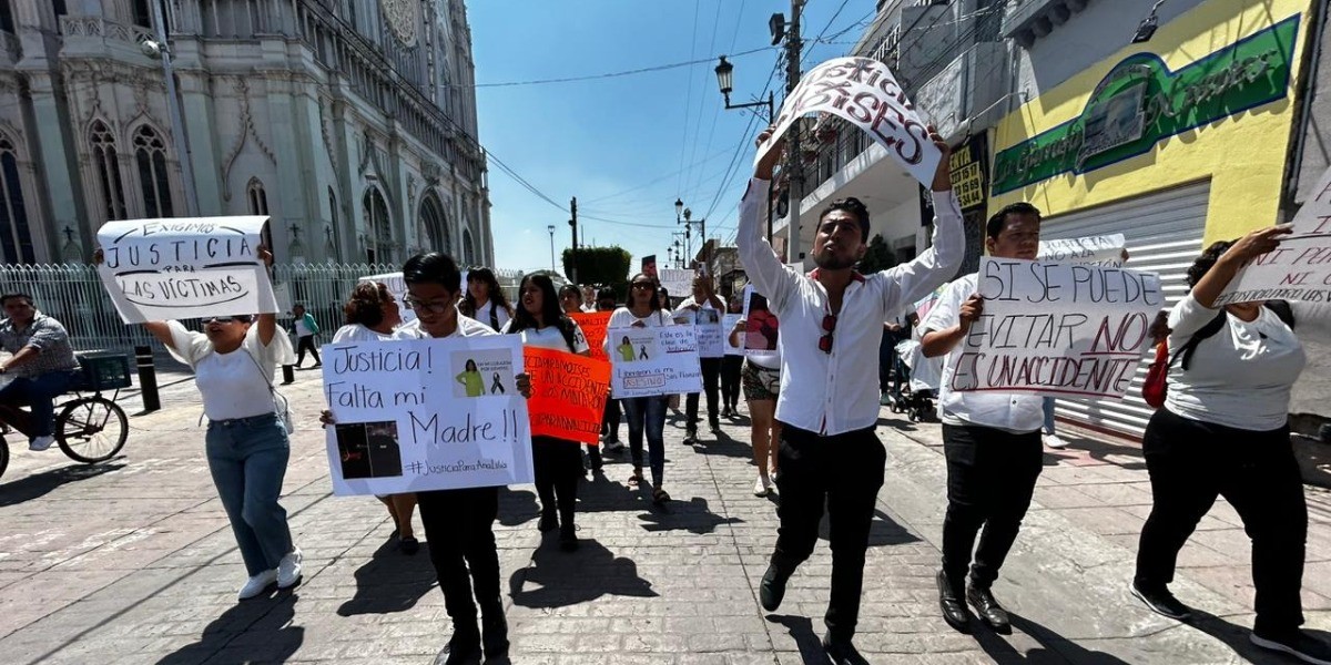 Exigen justicia por muerte de Ana Lilia y Moisés en choque