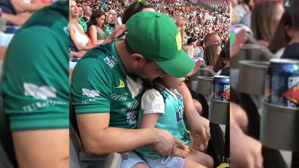 Padre narra partido de la Fiera a su hija invidente