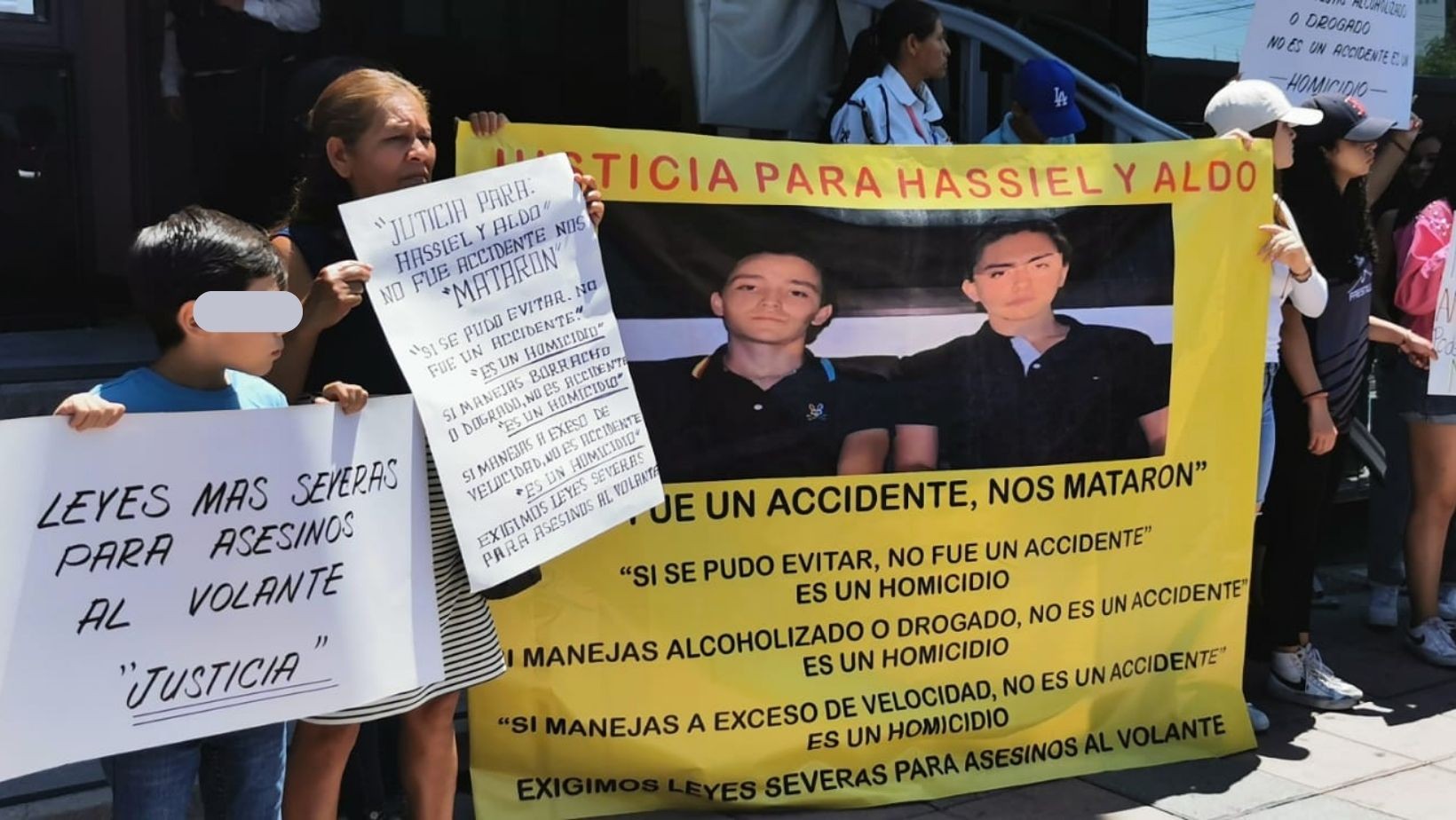 “No al amparo, ¡justicia!“: Familia de Aldo y Hassiel exige no recalificar el delito a homicidio culposo