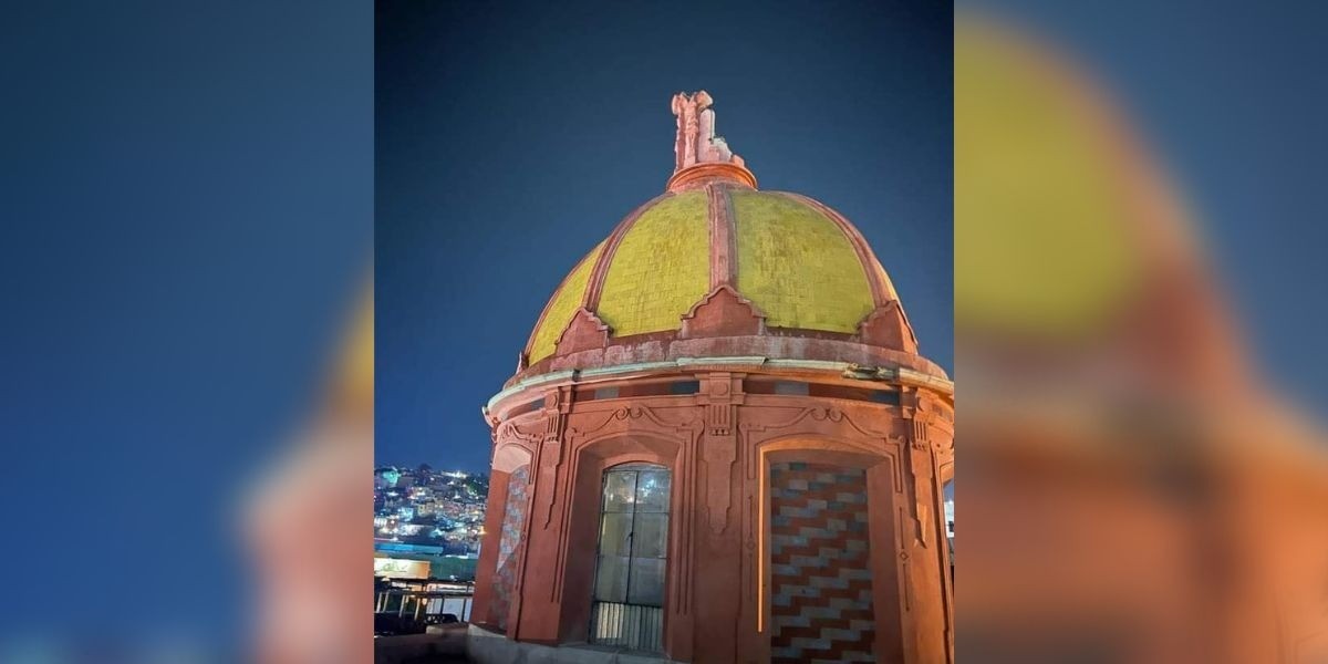 Rayo destruye cúpula de iglesia en Guanajuato, cama y televisor del cura