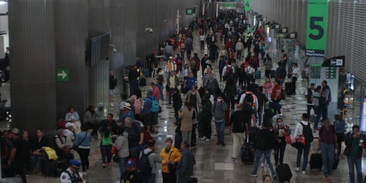 Detienen a pareja en aeropuerto con 12 kilos de metanfetamina