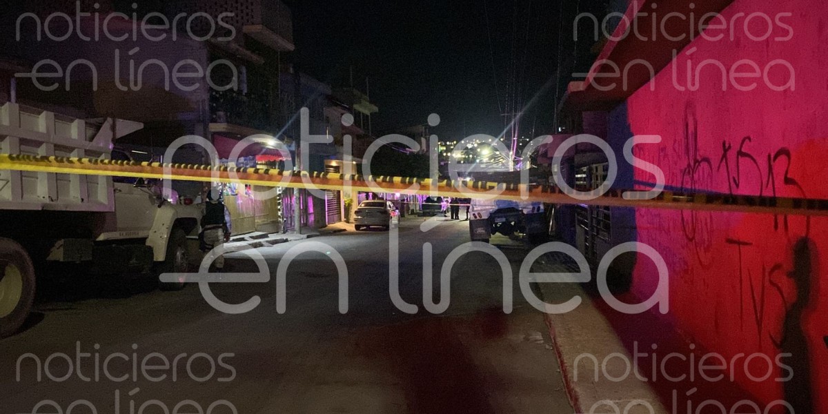 Asesinan a hombre en la colonia Piletas; a un lado de su cuerpo encontraron un arma