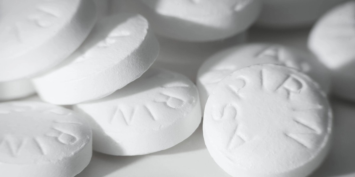 Advierte Alejandro Macías riesgos por uso diario de aspirina