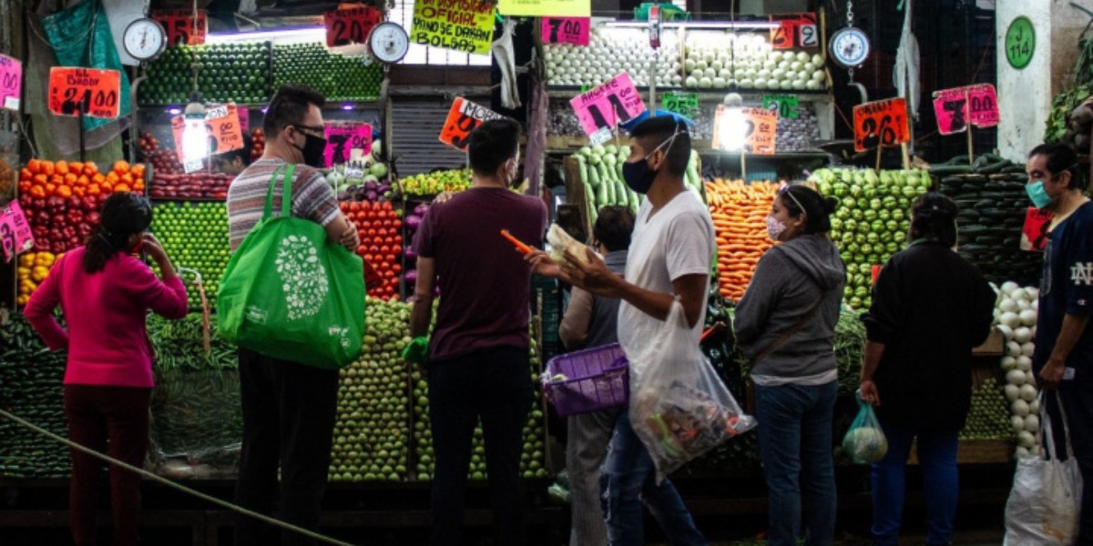 Leoneses gastan 40 de cada 100 pesos en alimento: INEGI