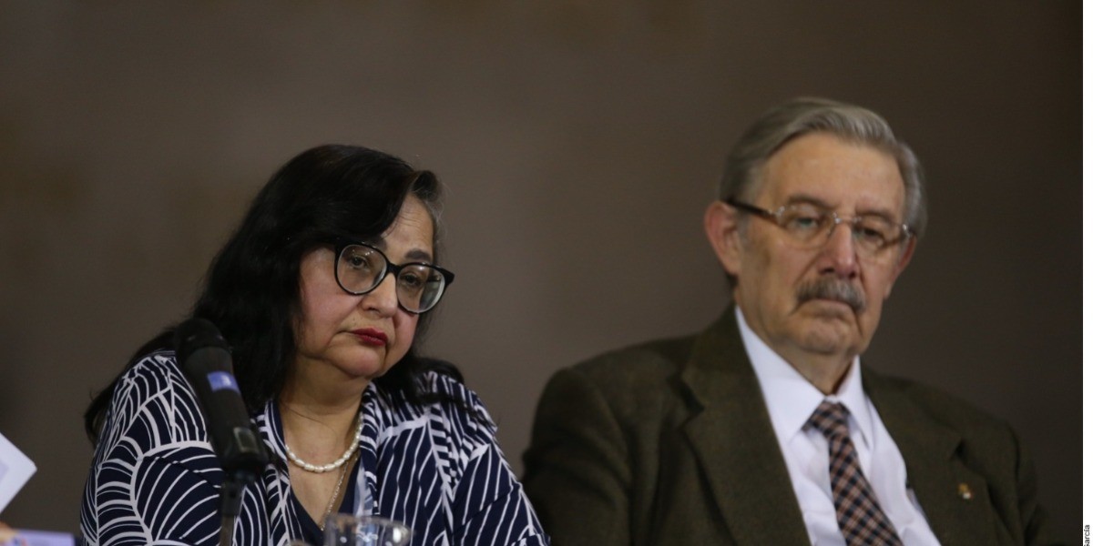 Turnan a Ministro Aguilar controversia por libros de texto