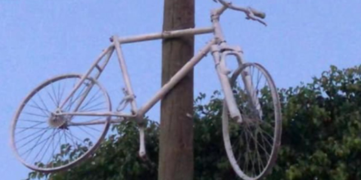 Podría reinstalar bicicleta blanca, símbolo de protesta, en San Juan de Dios