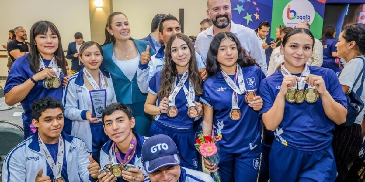 Reconocen a deportistas leoneses
