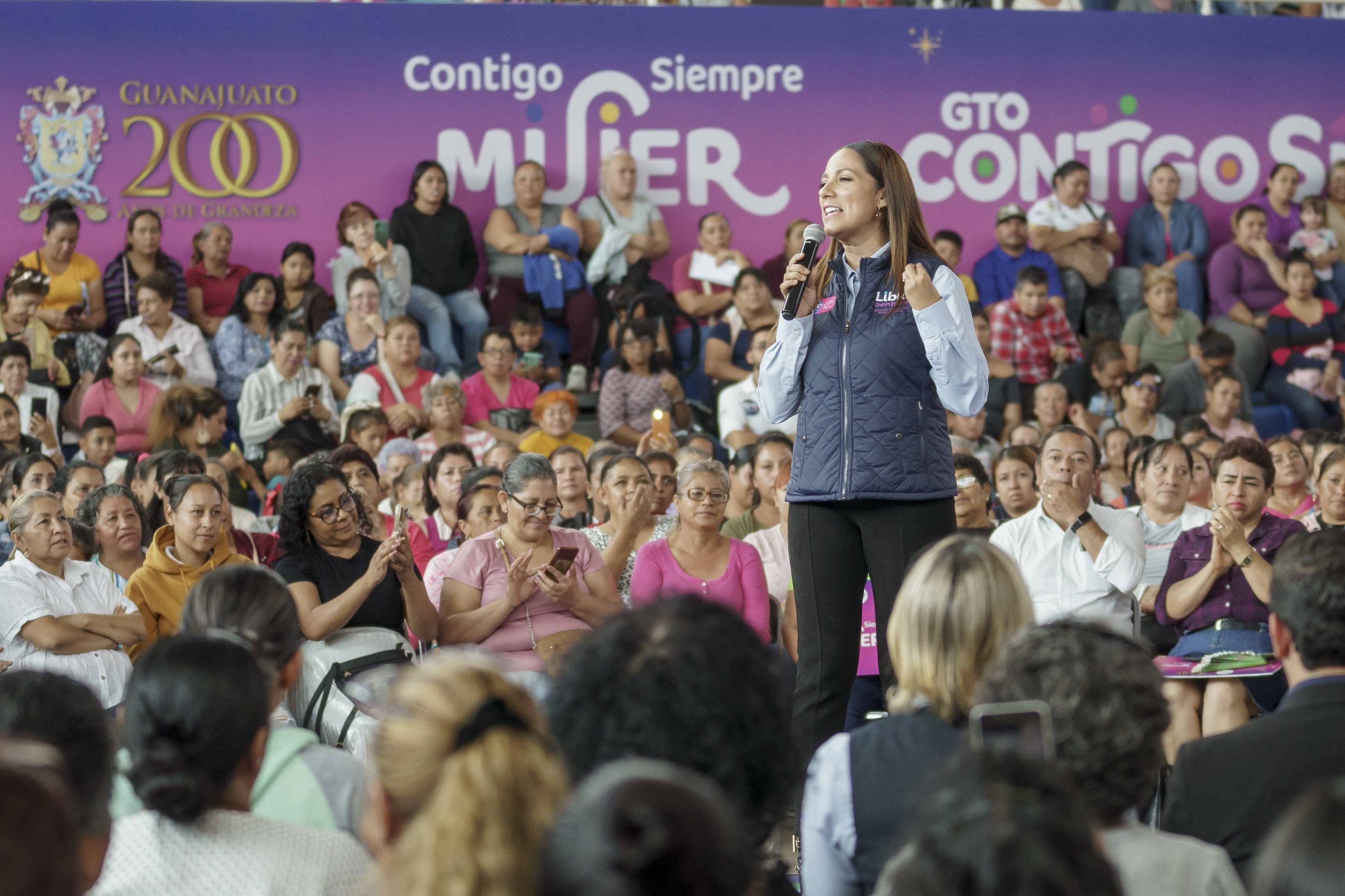 Realiza Libia Dennise última entrega de tarjetas “MujerEs Grandeza“ en Irapuato