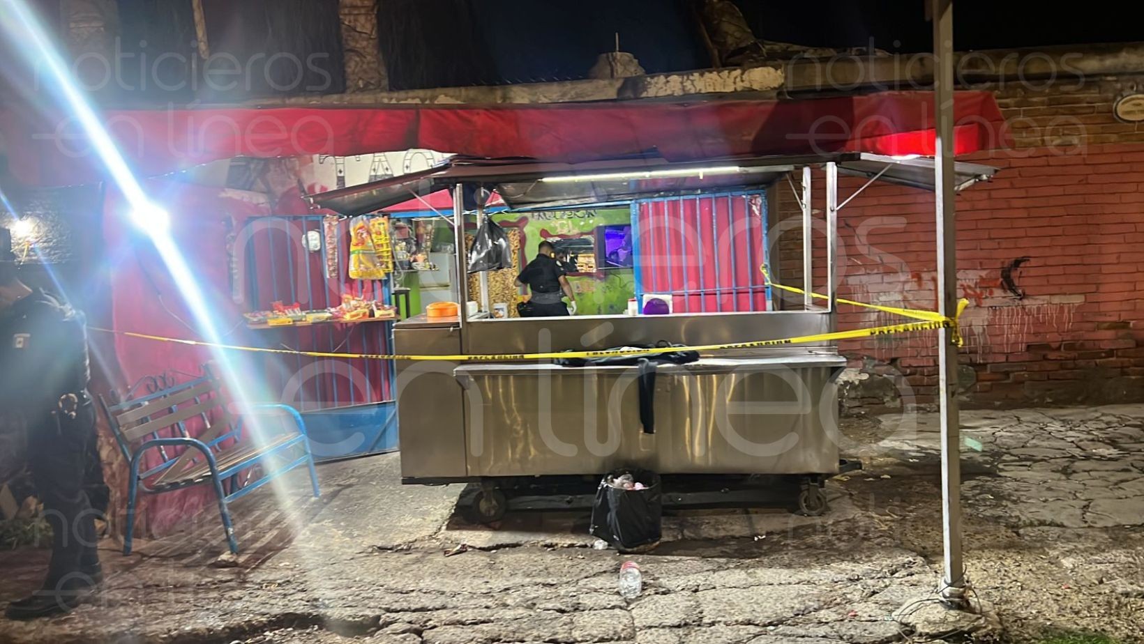 Asesinan a dos personas en una taquería de la colonia Industrial