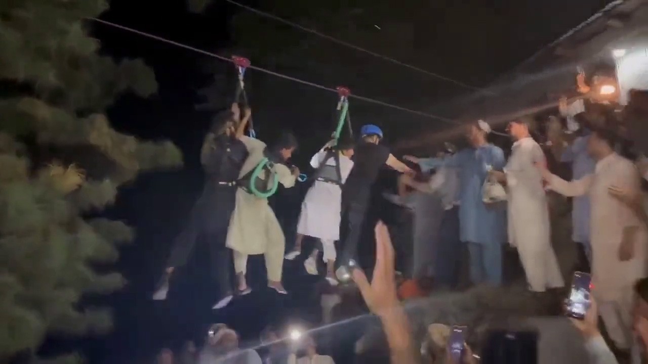 Rescate exitoso: ocho personas liberadas de teleférico en Pakistán