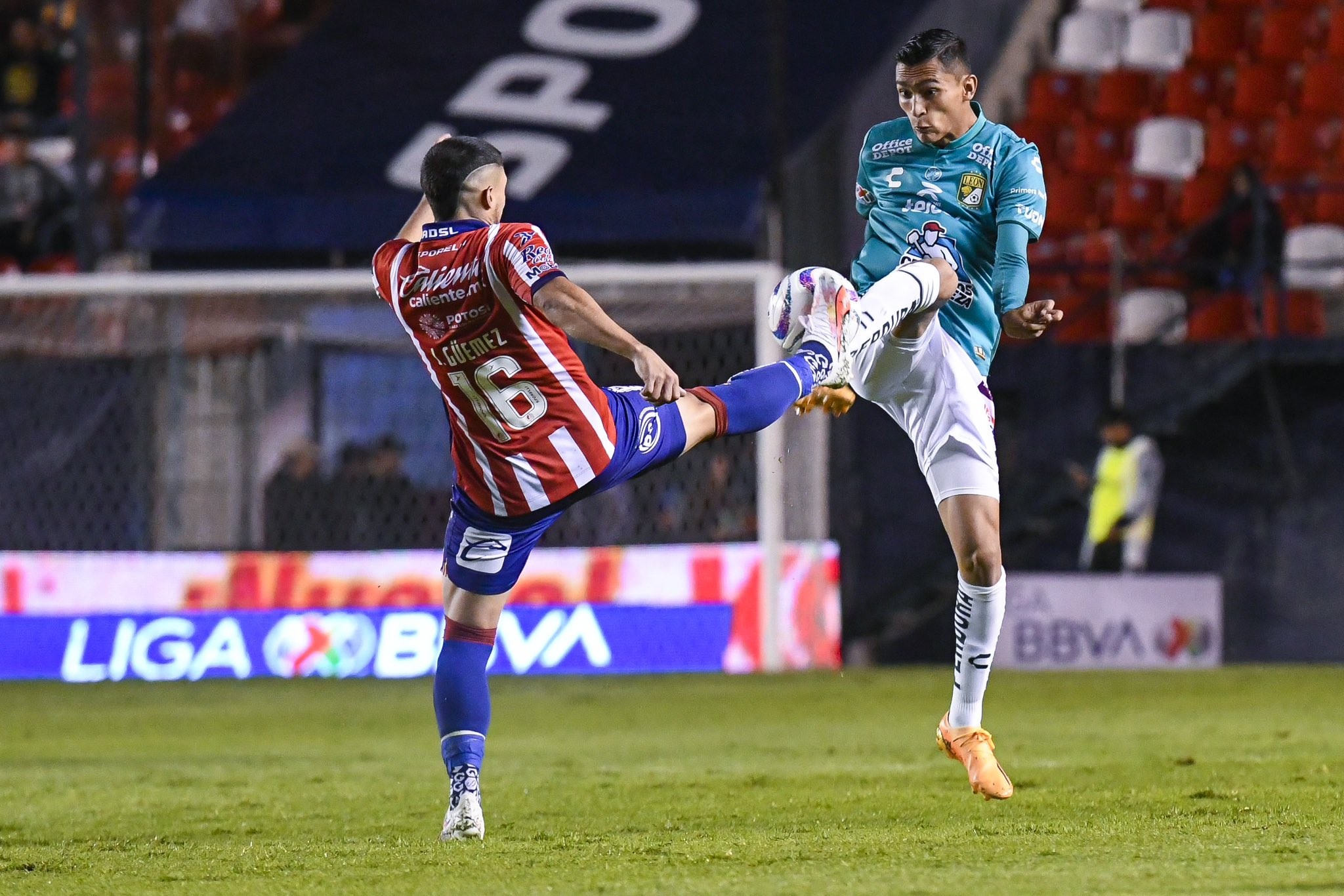 Sin piedad, San Luis goleó al León 3-0  
