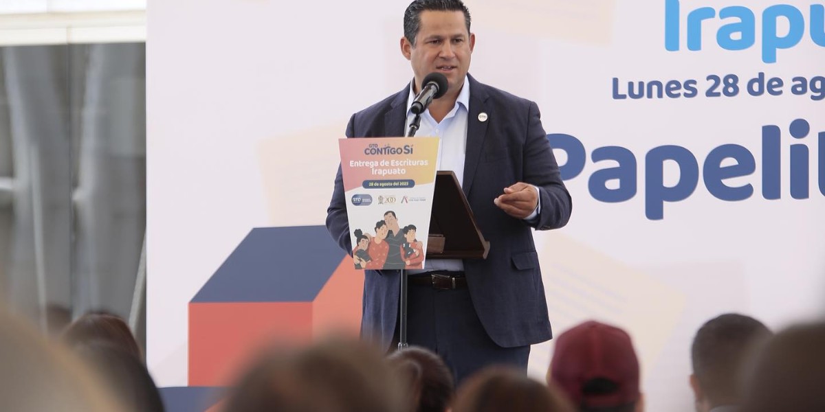 Sinhue ironiza sobre el futuro político de Libia Dennise en acto público