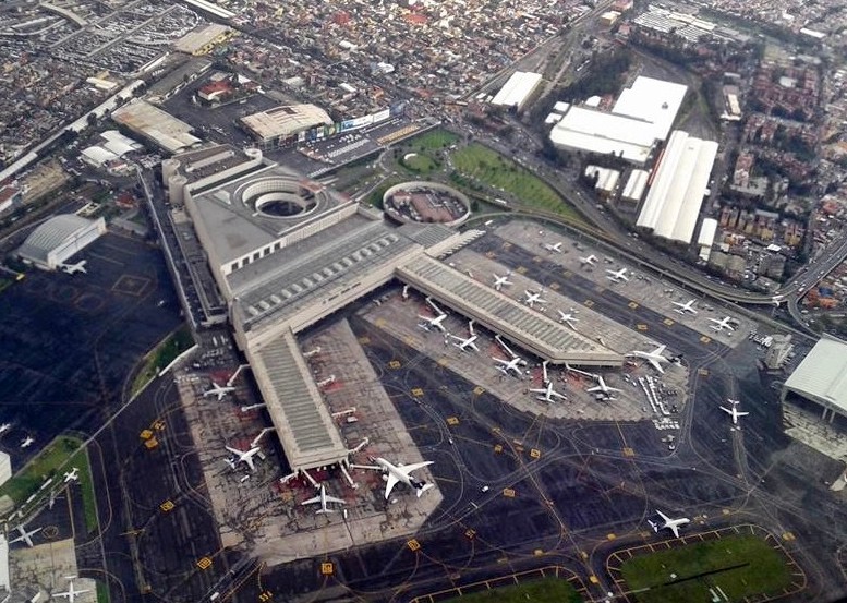 AICM reduce operaciones tras declararse saturado